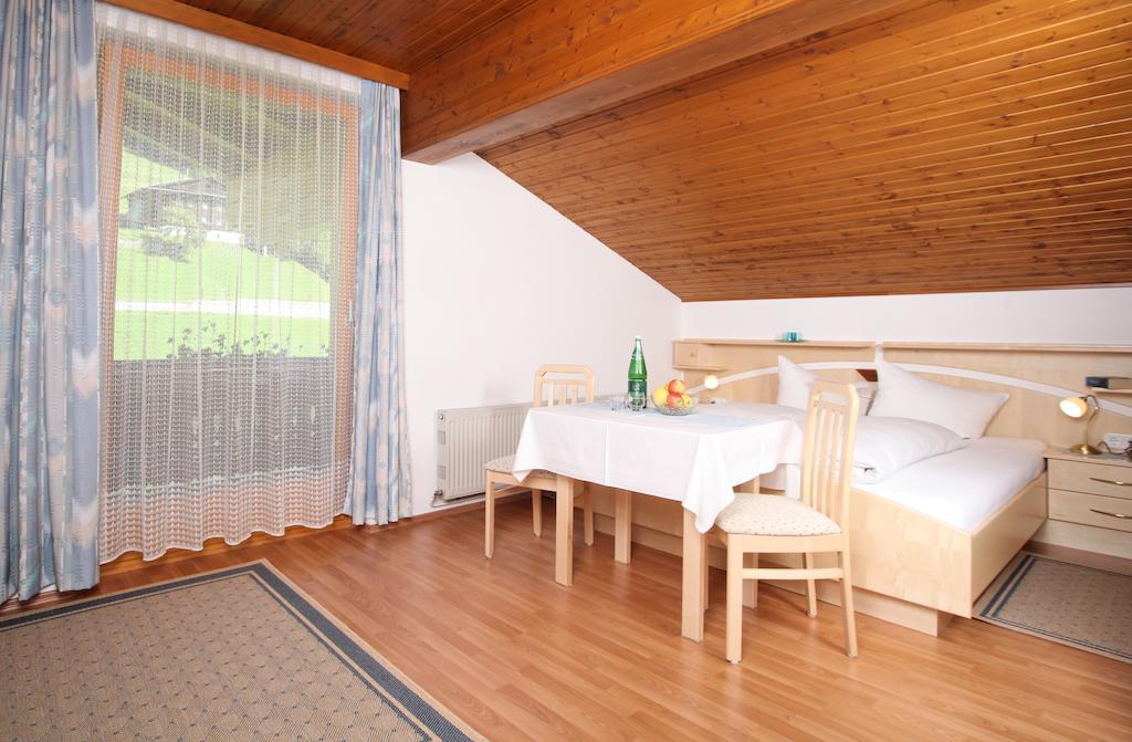 Hotel Garni Haus Anita 리징 객실 사진